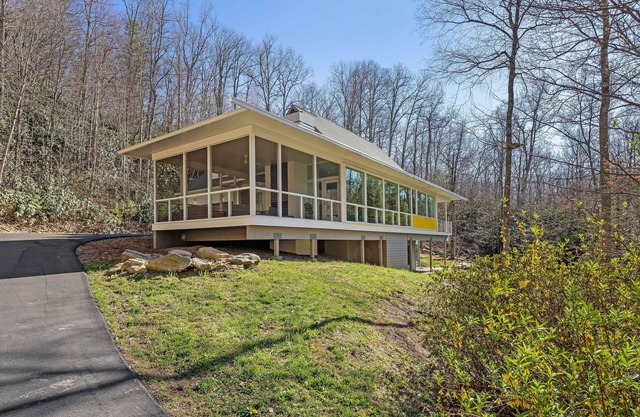 Stunning Private Modern Retreat