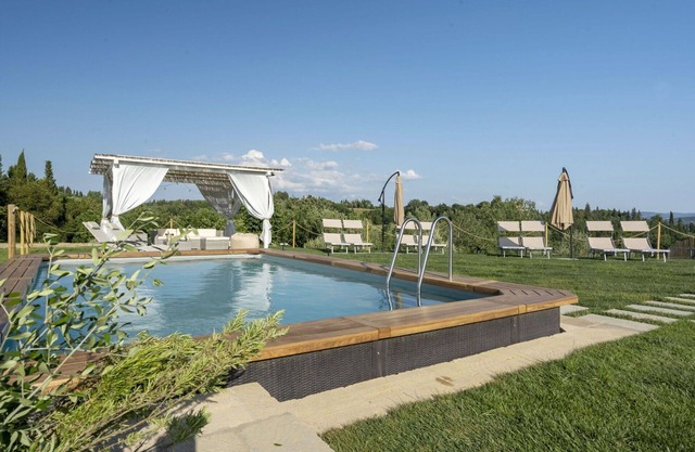 Stunning private villa with private pool, WIFI, A/C, TV, patio, pets allowed and panoramic view