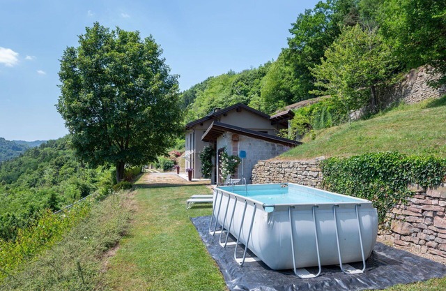 Stunning private villa for 6 people with WIFI, private pool, TV, patio and pets allowed