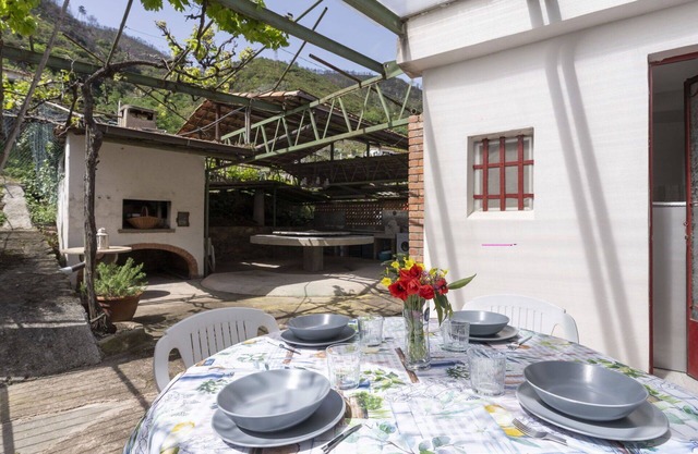 Stunning private villa with WIFI, TV, terrace, pets allowed, panoramic view and parking