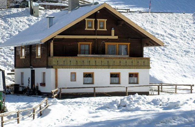 Stunning private villa for 15 guests with TV, terrace, pets allowed, panoramic view and parking