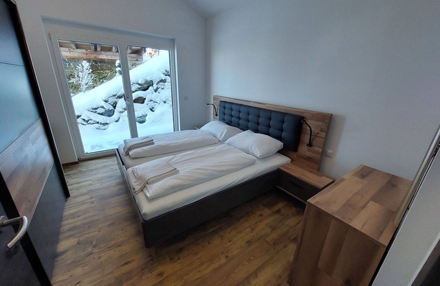 Stunning private villa for 6 guests with WIFI, hot tub, TV, terrace and parking