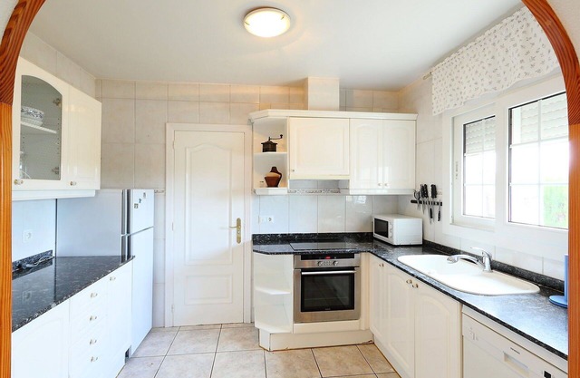 Stunning private villa for 8 people with private pool, WIFI, TV, patio, pets allowed and parking