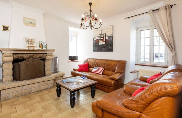 Stunning private villa for 10 guests with WIFI, TV, terrace and pets allowed