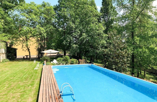 Stunning private villa for 12 people with WIFI, private pool, TV, terrace, pets allowed and park.