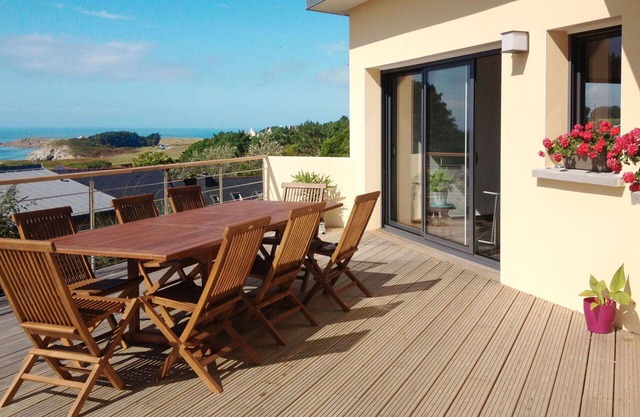 Stunning private villa for 6 people with WIFI, TV, terrace, pets allowed and parking
