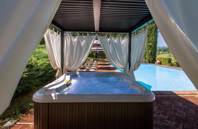Stunning private villa for 8 people with WIFI, A/C, private pool, TV and pets allowed