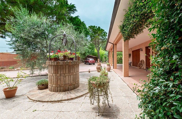 Stunning private villa for 8 people with WIFI, A/C, TV, patio, panoramic view and parking