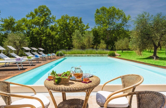 Stunning private villa with A/C, private pool, WIFI, TV and patio, close to Montepulciano