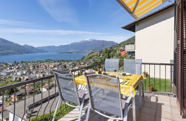 Stunning private villa for 4 people with WIFI, TV, balcony, pets allowed, panoramic view and par.