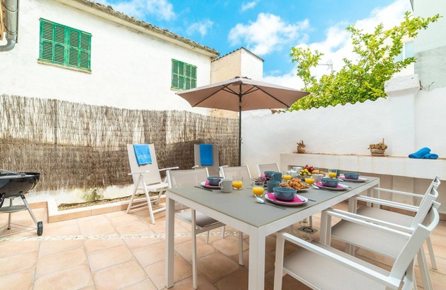 Stunning private villa for 6 people with A/C, WIFI, TV, patio and parking