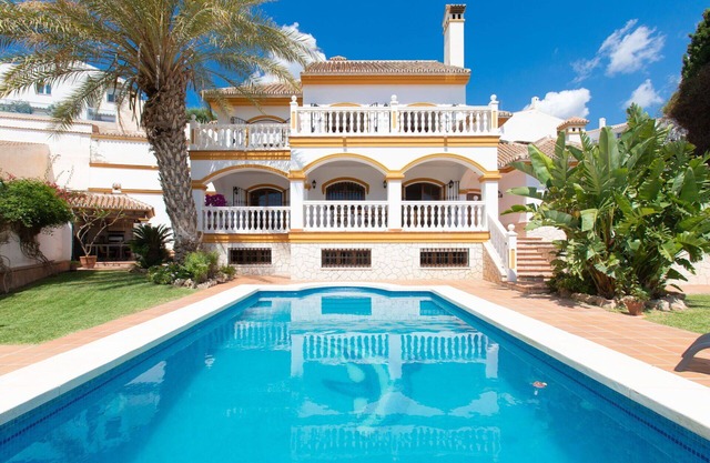 Stunning private villa for 8 guests with private pool, A/C, WIFI, TV and patio