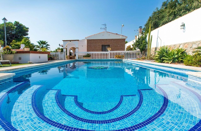 Stunning private villa for 5 people with private pool, WIFI, A/C, TV, terrace and pets allowed