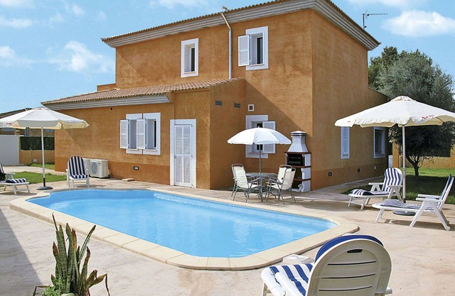 Stunning private villa for 12 people with WIFI, private pool, A/C, TV and terrace