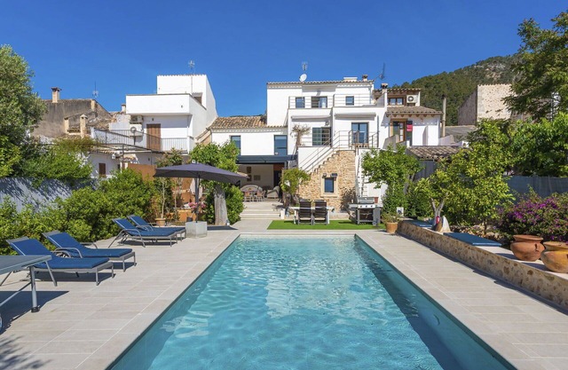 Stunning private villa for 12 guests with A/C, WIFI, private pool, TV and terrace