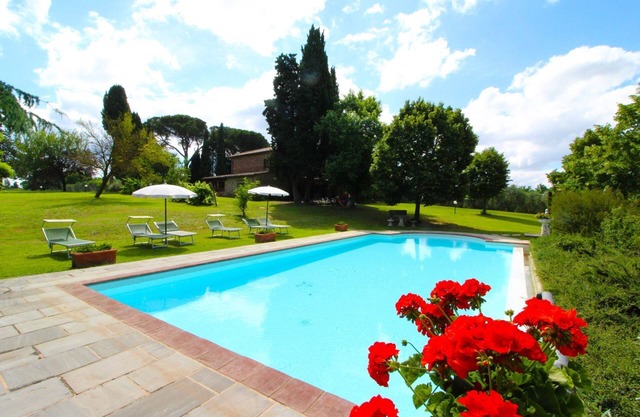Stunning private villa for 6 guests with private pool, TV and pets allowed