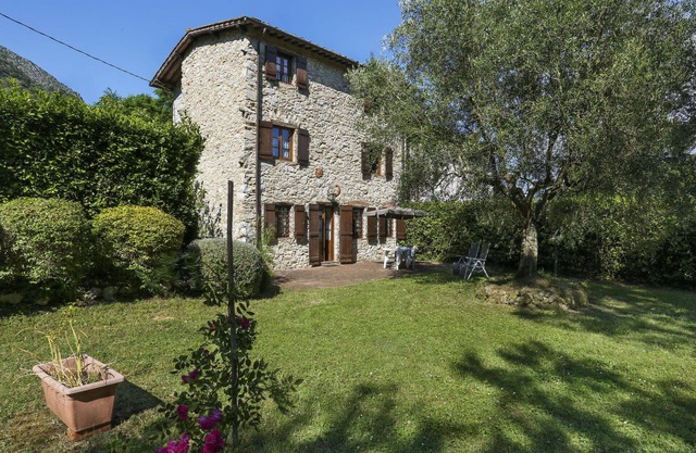 Stunning private villa for 8 people with WIFI, TV, patio, pets allowed and parking