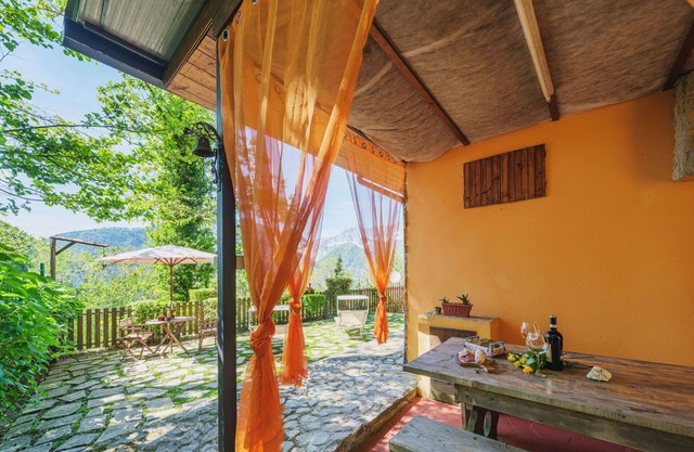 Stunning private villa for 4 people with WIFI, TV, patio, pets allowed and parking