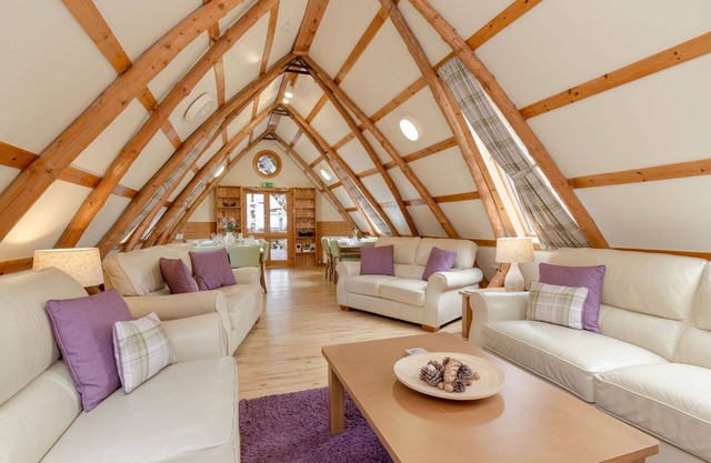 Stunning private villa for 16 people with WIFI, TV, patio, pets allowed, panoramic view and park.