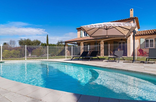 Stunning private villa for 8 guests with A/C, WIFI, private pool, TV and terrace