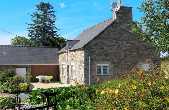 Stunning private villa for 4 guests with TV, pets allowed and parking