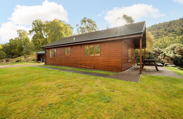Stunning private villa for 4 guests with WIFI, TV, pets allowed and parking