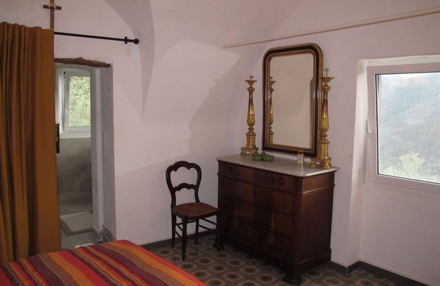 Stunning private villa for 2 guests with WIFI, patio, pets allowed and parking