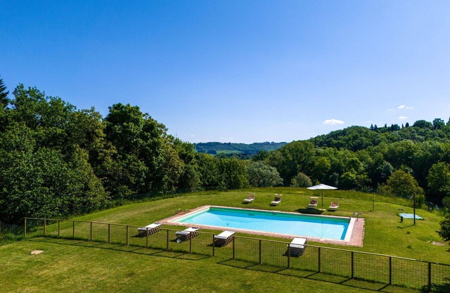 Stunning private villa for 8 people with private pool, WIFI, TV, patio, panoramic view and parking