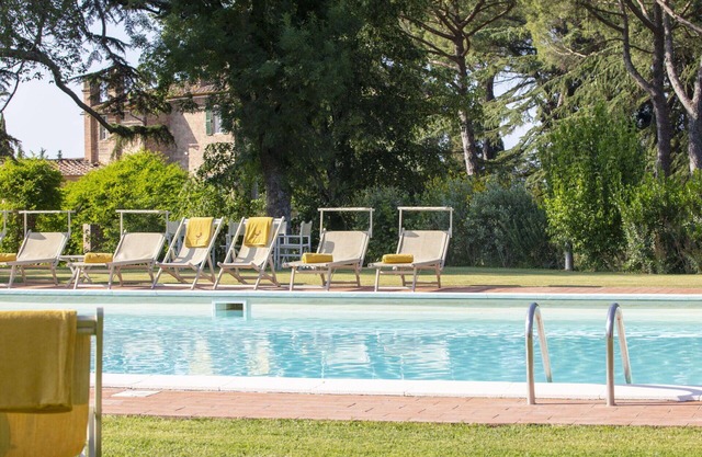 Stunning private villa for 22 people with private pool, WIFI, A/C, terrace and parking