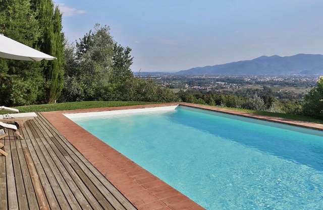 Stunning private villa with private pool, WIFI, A/C, TV, veranda and panoramic view, close to Lu.