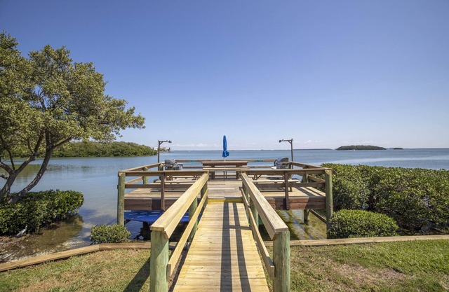 Stunning Remodel & Kitchen On Bay, Close to Beach, available Nov., Dec., Jan '25