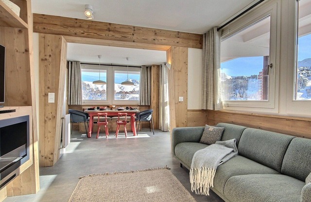 Stunning renovated apartment with balcony and Wifi in Plagne Centre