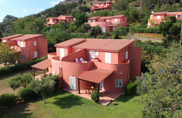 Stunning sea and mountain views – sleeps up to 8 people