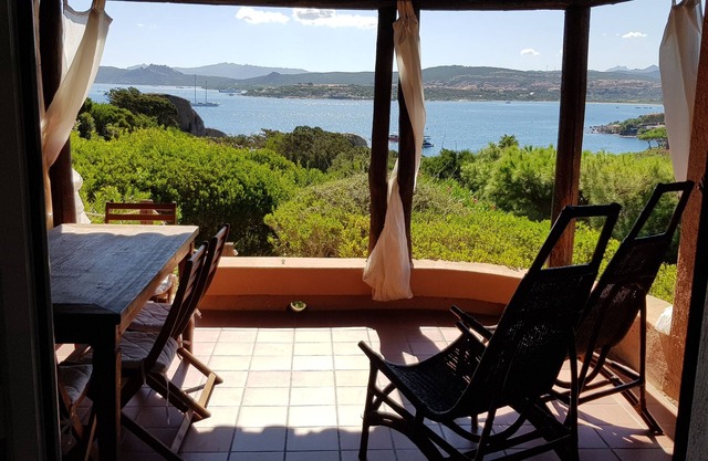 Stunning sea view within walking distance of the beaches. CIN: EN090054C2000R1396
