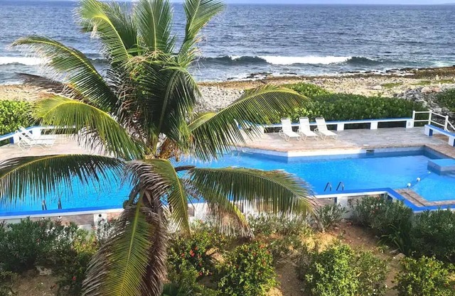 Stunning Seaside Beach, Breeze, Cozy, Studio Condo on Sandy Hill Beach