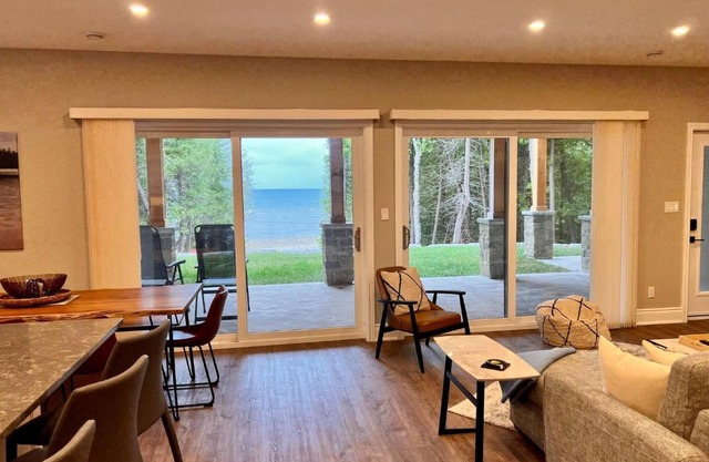 Stunning Serenity Cove On The Lake Cozy Cottage
