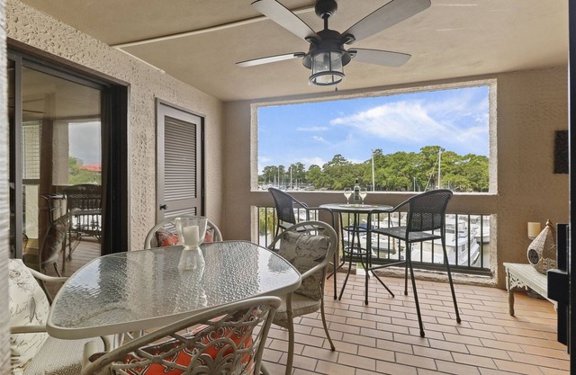 Stunning Shelter Cove Harbour and Marina Views, Bike to the Beach - HS7155