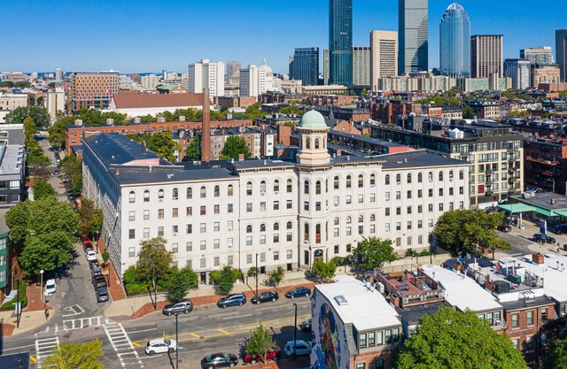 Stunning South End Studio, by Blueground