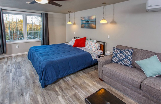 Stunning Studio just steps from the Bjorklunden Trail System in Baileys Harbor
