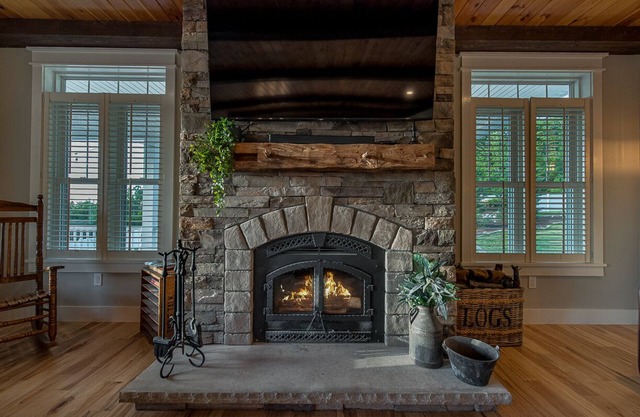 Stunning Sunsets! Luxury 5bd/4bath, hot tub & fire pit near Lake Winni, Gunstock
