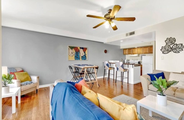 Stunning Unit by Rittenhouse & Grad Hospital