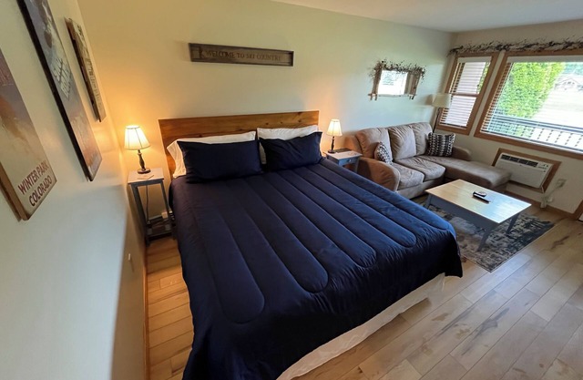 Stunning updated studio located in the heart of the White Mountains.