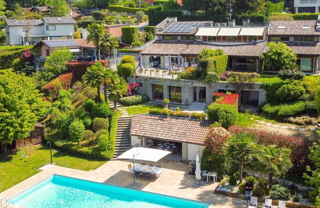 Stunning villa with private pool, A/C, WIFI, TV, patio, pets allowed, panoramic view and parking