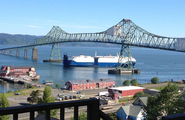 Stunning View Property Of Columbia River And Astoria-Megler Bridge from Hot Tub