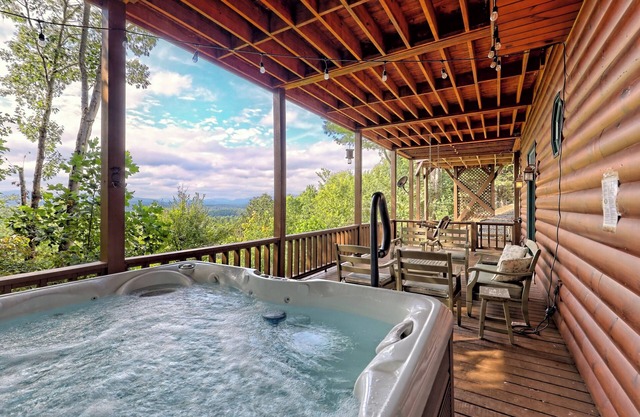 Stunning Views, 3 King Suites, Relax in Luxury - MasterPeace Cabin