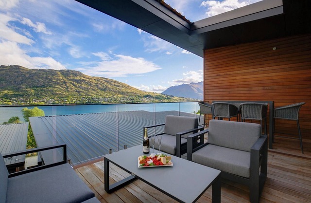 Stunning Views at Frankton