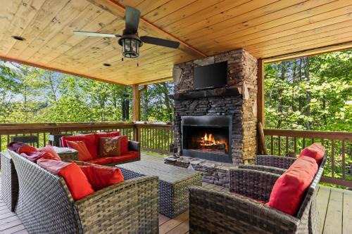 Stunning Views Hot Tub Foosball Grill Dog Friendly
