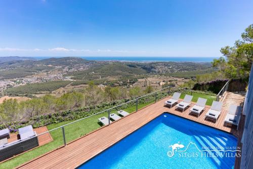 Stunning views to sea from Modern Villa El Mirador near Sitges