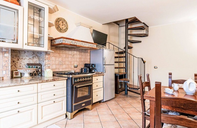 Stunning villa for 4 guests with WIFI, terrace, pets allowed, panoramic view and parking
