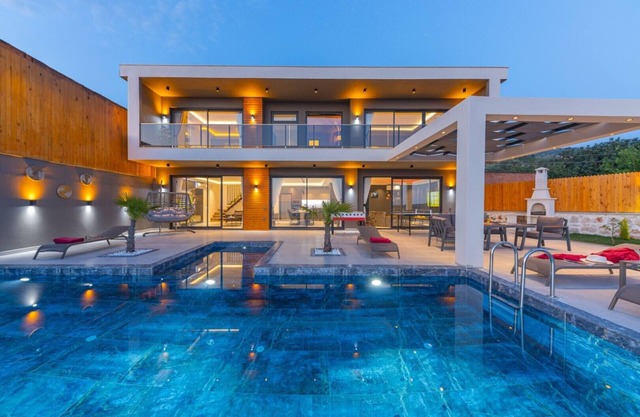 Stunning Villa for 7, Secluded Pool, Cinema Room, Sauna and Children's Play Area